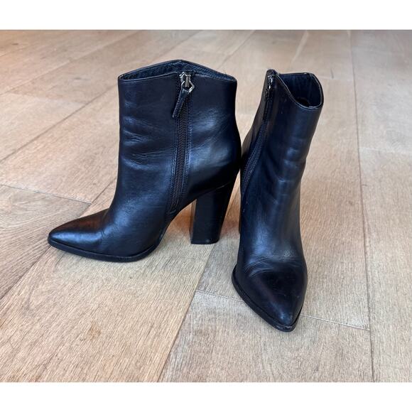 Halogen Women's Sleek Black Leather Pointy Toe Stack Heel Ankle Boot Bootie Sz 7 - Picture 1 of 8
